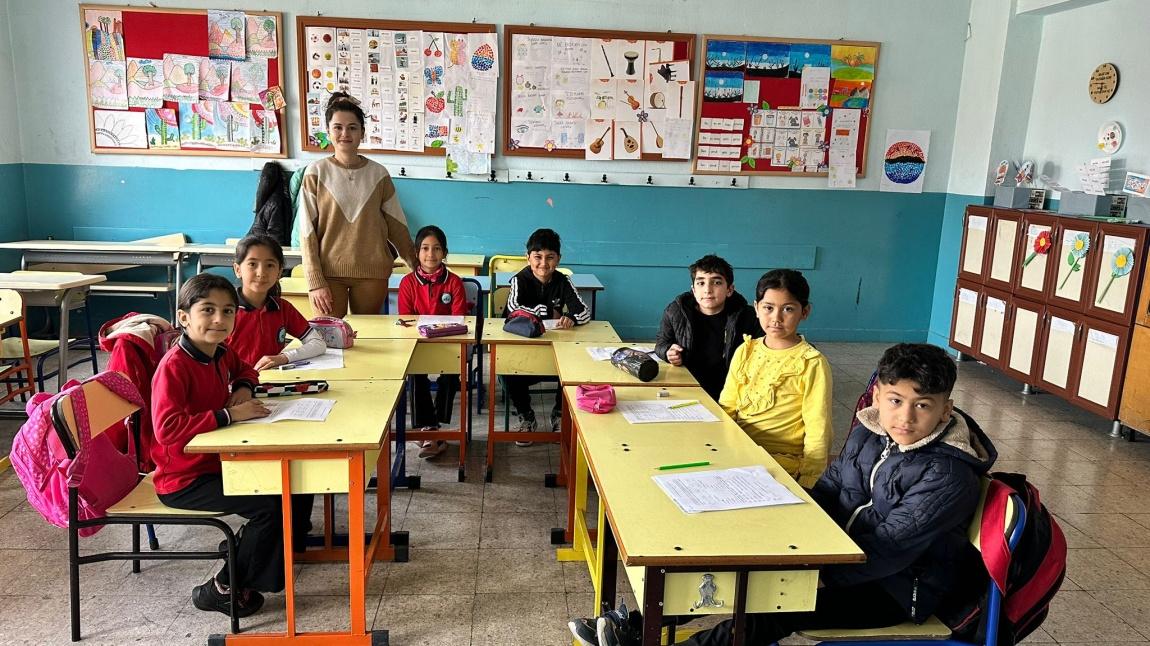 Okulumuzda yürüttüğümüz  PIKTES + Projesi'nin temel amacı, yabancı çocukların, Türkiye'deki eğitime erişimlerine ve sosyal uyumlarına katkı sağlamaktır.